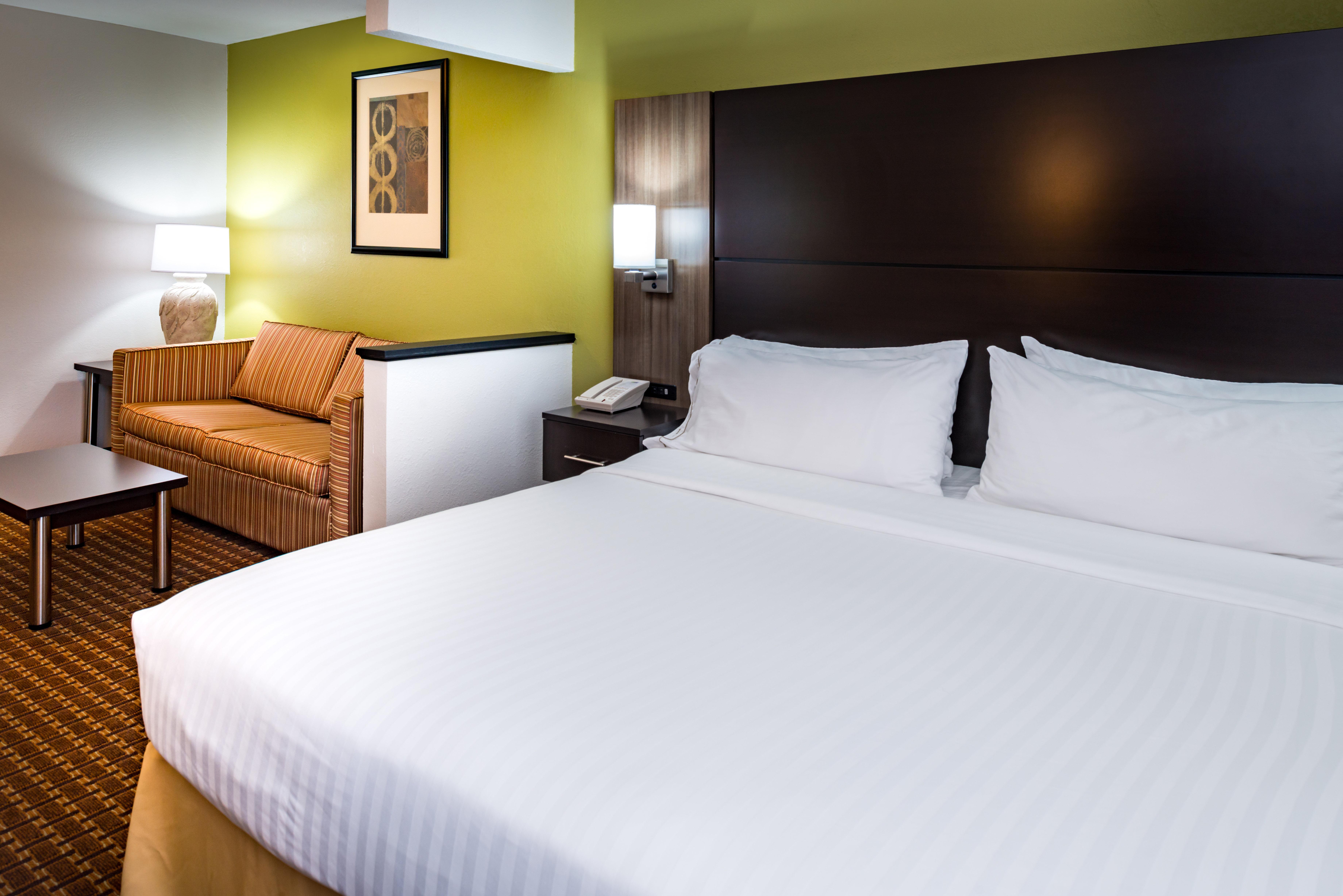 Holiday Inn Express & Suites Bucyrus By Ihg Exterior photo