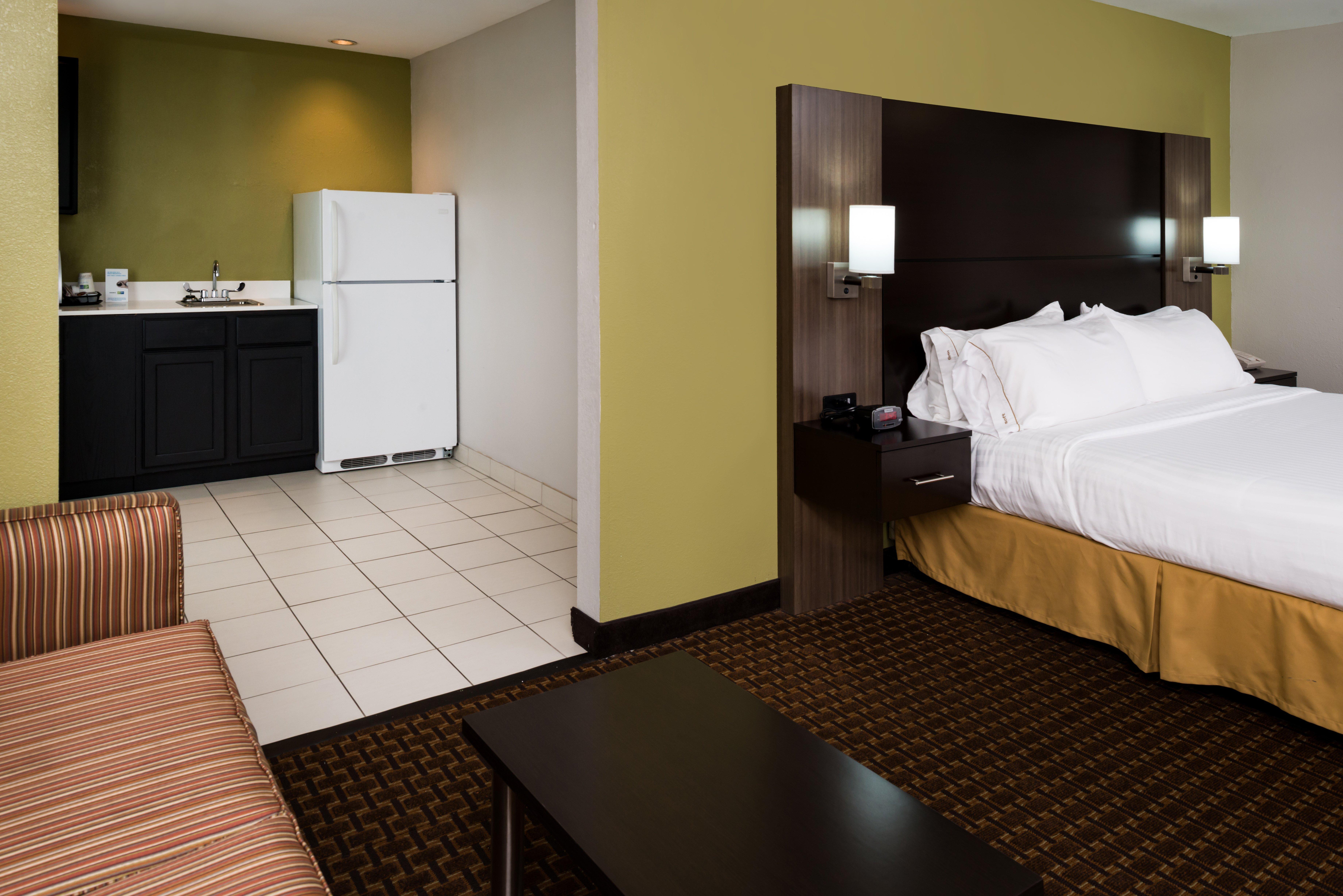 Holiday Inn Express & Suites Bucyrus By Ihg Exterior photo