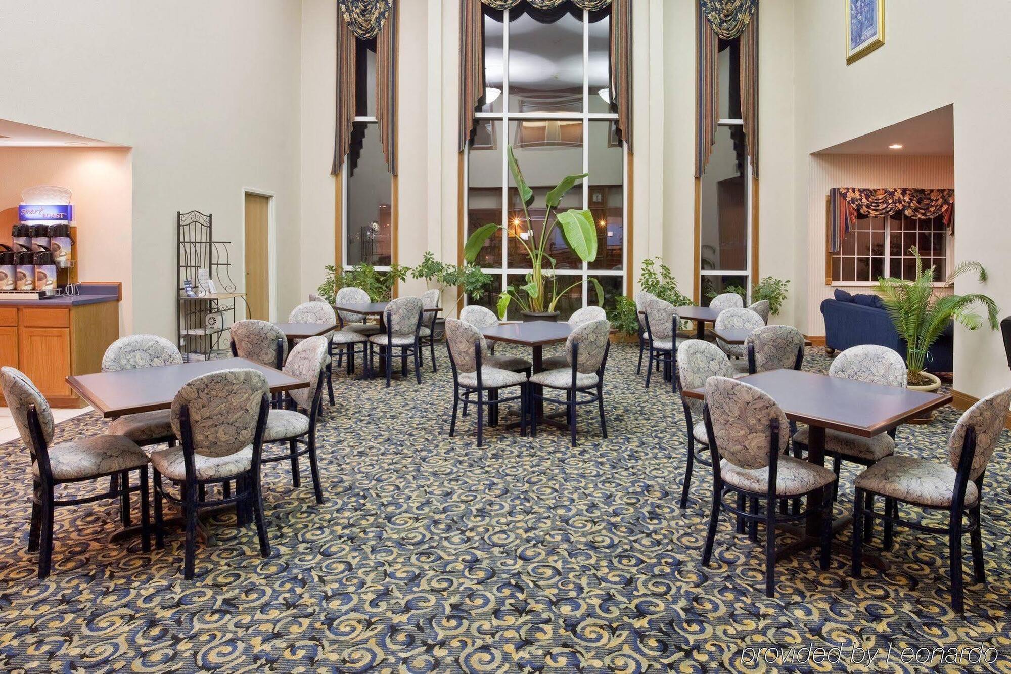 Holiday Inn Express & Suites Bucyrus By Ihg Exterior photo